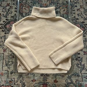Abercrombie cream turtleneck sweater size medium